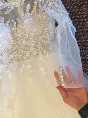 Beaded Long Sleeve White Bridal Gown wedding dress lace size small